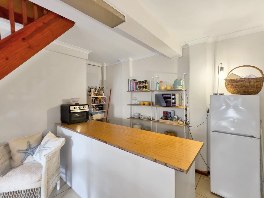 6 Bedroom Property for Sale in Green Point Western Cape